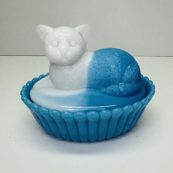 VTG Westmoreland Blue/White Slag Glass Cat on Nest Covered Dish Milkglass *Chip - Picture 1 of 16
